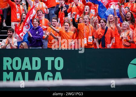 Groningen, pays-Bas. 2 février 2024. GRONINGEN, PAYS-BAS - 2 FÉVRIER : fans des pays-Bas lors du match de qualification de la coupe Davis 2024 entre les pays-Bas et la Suisse à Martiniplaza le 2 février 2024 à Groningen, pays-Bas. (Photo Andre Weening/Orange Pictures) crédit : dpa/Alamy Live News Banque D'Images