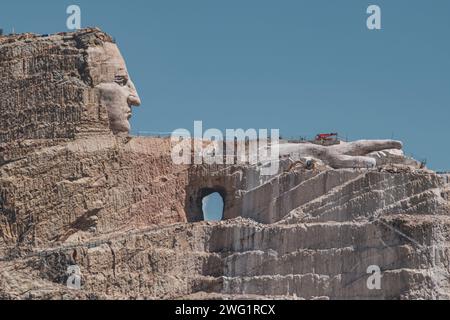 Vue rapprochée du mémorial du Crazy Horse, en train d'être sculpté à flanc de montagne Banque D'Images