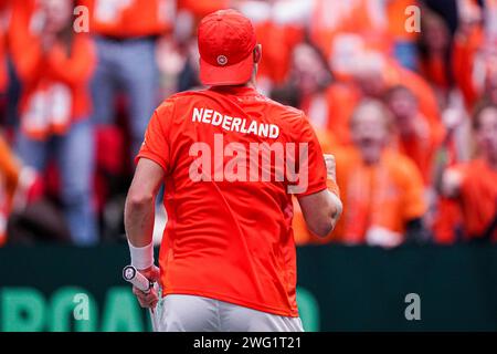 Groningen, pays-Bas. 2 février 2024. GRONINGEN, PAYS-BAS - 2 FÉVRIER : Tallon Griekspoor des pays-Bas célèbre lors du match de qualification de la coupe Davis 2024 entre les pays-Bas et la Suisse à Martiniplaza le 2 février 2024 à Groningen, pays-Bas. (Photo Andre Weening/Orange Pictures) crédit : dpa/Alamy Live News Banque D'Images