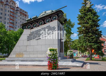 TAMBOV, RUSSIE - 03 JUIN 2023 : Monument 'Tambov collective Farmer' (char T-34). Tambov, Russie Banque D'Images