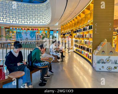 Shanghai, Chine, Tai Koo Li, Centre commercial, Architecture moderne, Suburbs, librairie chinoise, 'Tsutaya Books' Banque D'Images