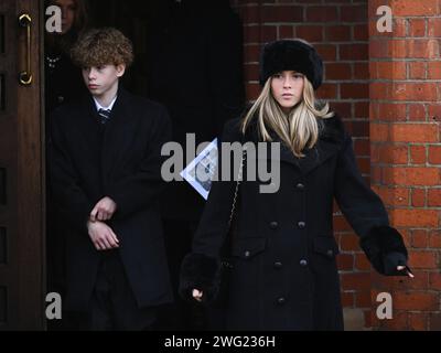 Londres, Royaume-Uni. 2 février 2024. Billy Draper et Darcey Draper les funérailles de Derek Draper, époux de Kate Garraway, église St Mary the Virgin, Primrose Hill. Crédit : Doug Peters/EMPICS/Alamy Live News Banque D'Images