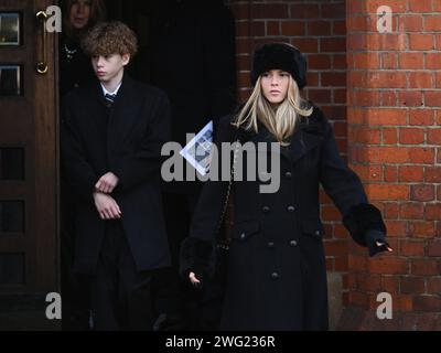 Londres, Royaume-Uni. 2 février 2024. Billy Draper et Darcey Draper les funérailles de Derek Draper, époux de Kate Garraway, église St Mary the Virgin, Primrose Hill. Crédit : Doug Peters/EMPICS/Alamy Live News Banque D'Images