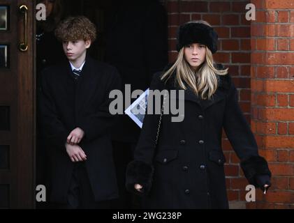 Londres, Royaume-Uni. 2 février 2024. Billy Draper et Darcey Draper les funérailles de Derek Draper, époux de Kate Garraway, église St Mary the Virgin, Primrose Hill. Crédit : Doug Peters/EMPICS/Alamy Live News Banque D'Images