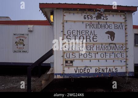 Magasin général de Prudhoe Bay à Deadhorse, Prudhoe Bay, une ville de l'industrie pétrolière le long de la côte arctique de l'Alaska Banque D'Images