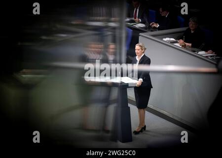 Alice Weidel - Bundestag DEU, Deutschland, Allemagne, Berlin, 31.01.2024 Rede von Alice Weidel , AfD alternative fuer Deutschland, waehrend der Debatte BEI einer Sitzung des Deutschen Bundestages ueber die Regierungserklaerung an den Bundestag zur Haushaltscheidung im Deutschen Bundestag in Berlin, Deutschland en: discours d'Alice Weidel , AfD , alternative pour l'Allemagne, lors du débat lors d'une réunion du Bundestag allemand sur la déclaration du gouvernement au Bundestag sur la décision budgétaire à Berlin, Allemagne *** Alice Weidel Bundestag DEU, Deutschland, Allemagne, Berlin, 31 01 2024 Discours Banque D'Images