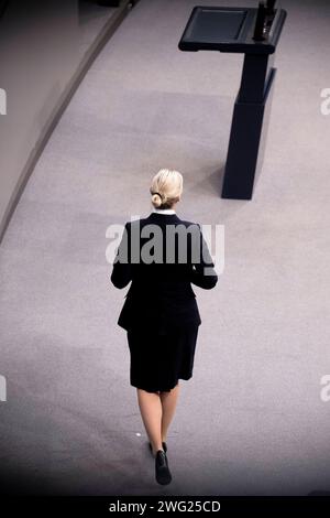 Alice Weidel - Bundestag DEU, Deutschland, Allemagne, Berlin, 31.01.2024 Alice Weidel , AfD alternative fuer Deutschland, waehrend der Debatte BEI einer Sitzung des Deutschen Bundestages ueber die Regierungserklaerung an den Bundestag zur Haushaltsentscheidung im Deutschen Bundestag in Berlin, Deutschland en: Alice Weidel , AfD , alternative pour l'Allemagne, lors du débat lors d'une réunion du Bundestag allemand sur la déclaration du gouvernement au Bundestag sur la décision budgétaire à Berlin, Allemagne *** Alice Weidel Bundestag DEU, Deutschland, Allemagne, Berlin, 31 01 2024 Alice Weidel , AfD Altern Banque D'Images