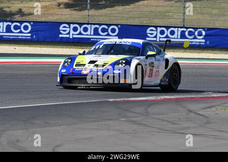 Scarperia, 29 septembre 2023 : Porsche 992 GT3 Coupe de l'équipe Autorlando Sport conduite par Ghezzi Giuseppe et Zanardini Mirko en action lors de la pratique de I. Banque D'Images