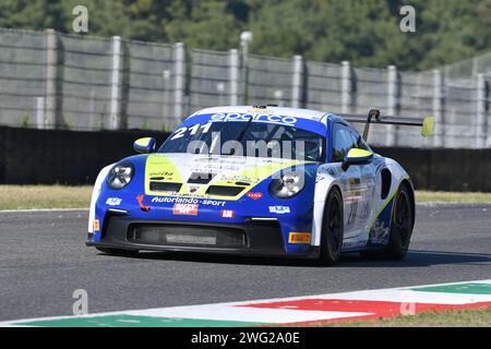 Scarperia, 29 septembre 2023 : Porsche 992 GT3 Coupe de l'équipe Autorlando Sport conduite par Ghezzi Giuseppe et Zanardini Mirko en action lors de la pratique de I. Banque D'Images