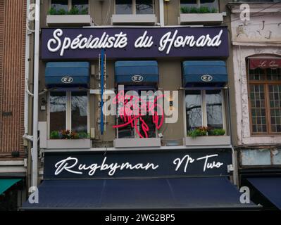 Bruxelles, Belgique. 2 février 2024. Restaurant Rugbyman N°deux avec de délicieux fruits de mer. Façade de bâtiment. Architecture le long du quai aux briques. Homard Banque D'Images