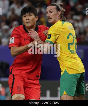 Al Wakrah, Qatar. 02 février 2024. Al-Wakrah, QATAR - février 2 - Kim min-jae de Corée du Sud et le Bayern Munich et Jackson Irvine d'Australie et le FC Sankt Pauli lors du match entre l'Australie et la Corée du Sud en quart de finale à la coupe d'Asie de l'AFC au stade Al Janoub d'Al-Wakrah, Qatar, le 02 février 2024. Crédit : Sebo47/Alamy Live News Banque D'Images