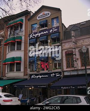 Bruxelles, Belgique. 2 février 2024. Restaurant Rugbyman N°deux avec de délicieux fruits de mer. Façade de bâtiment. Architecture le long du quai aux briques. Homard inst Banque D'Images
