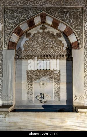 L'un des quatre blocs sanitaires fontaines, Fontaine du Sultan Ahmed III (style Rococo turc), Istanbul, Turquie Banque D'Images