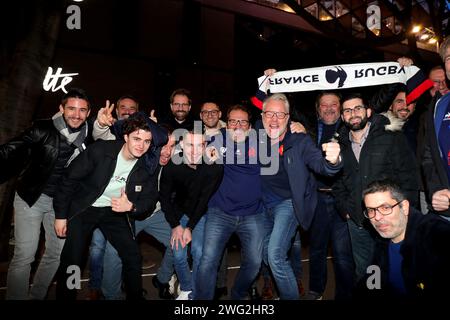 Marseille, France. 2 février 2024. Fans de France avant le match Guinness 6 Nations entre la France et l'Irlande. Crédit : Ben Whitley/Alamy Live News Banque D'Images