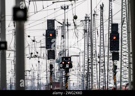 Systèmes de voie, systèmes de signalisation sur rouge, devant la gare principale de Francfort, Hesse, Allemagne Banque D'Images