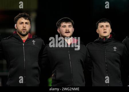 Colwyn Bay, Royaume-Uni. 31 août 2023. Les joueurs des U20 du pays de Galles chantent leur hymne national avant le match Guinness U20 des six Nations 2024 pays de Galles U20 vs Écosse U20 au Stadiwm CSM, Colwyn Bay, Royaume-Uni, le 2 février 2024 (photo Steve Flynn/News Images) à Colwyn Bay, Royaume-Uni le 8/31/2023. (Photo Steve Flynn/News Images/Sipa USA) crédit : SIPA USA/Alamy Live News Banque D'Images