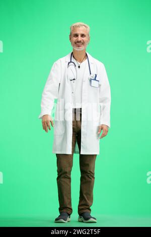 Le Docteur, en pleine hauteur, sur fond vert Banque D'Images