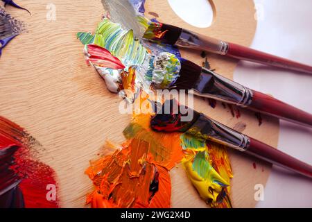palette en bois pour mélanger des peintures à l'huile Banque D'Images