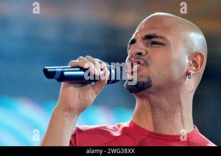 Pistoia Italie 2002-06-15 : concert Eiffel 65, le chanteur Jeffrey Jey (Gianfranco Randone) lors de l'émission télévisée "Festivalbar 2002" Banque D'Images