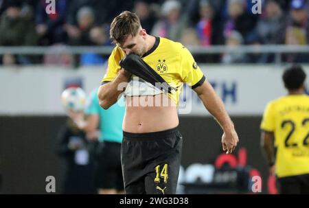 Heidenheim, Deutschland. 02 février 2024. Niclas Füllkrug (Borussia Dortmund) enttäuscht schauend, Enttäuschung, déçu, Einzelbild, 02.02.2024, Heidenheim (Deutschland), Fussball, Bundesliga, 1.FC Heidenheim 1846 - Borussia Dortmund, DFB/DFL LES RÈGLEMENTS INTERDISENT TOUTE UTILISATION DE PHOTOGRAPHIES COMME SÉQUENCES D'IMAGES ET/OU QUASI-VIDÉO. Crédit : dpa/Alamy Live News Banque D'Images