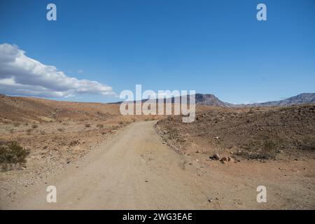 Route de terre à travers Lake Mead National Recreation Area, Nevada Banque D'Images