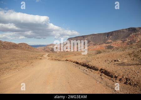 Route de terre à travers Lake Mead National Recreation Area, Nevada Banque D'Images