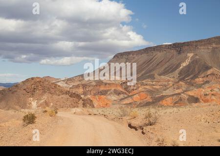 Route de terre à travers Lake Mead National Recreation Area, Nevada Banque D'Images