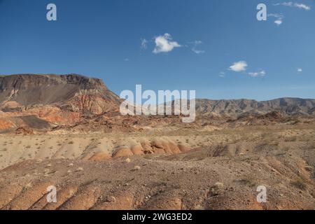 Route de terre à travers Lake Mead National Recreation Area, Nevada Banque D'Images