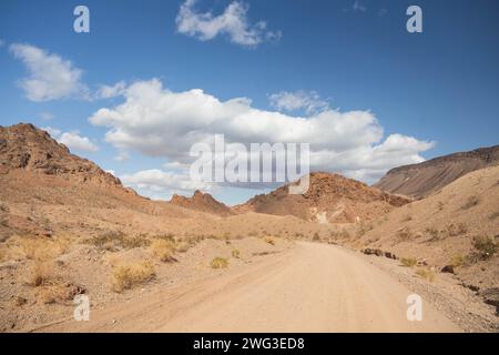 Route de terre à travers Lake Mead National Recreation Area, Nevada Banque D'Images