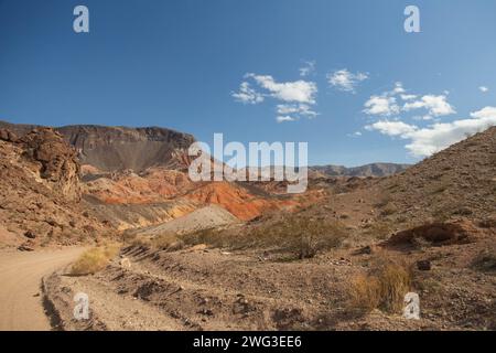 Route de terre à travers Lake Mead National Recreation Area, Nevada Banque D'Images