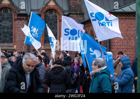 Mitglied der sol Parti, einer türkischen, extrem-Linken Partei, nehmen an einer Demo gegen Rechtsextremismus in Herne teil, NRW, Deutschland sol Parti *** membre du sol Parti, un parti turc d'extrême gauche, participe à une manifestation contre l'extrémisme de droite à Herne, NRW, Allemagne sol Parti Banque D'Images