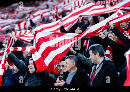 Bilbao, Espagne. 02 février 2024. Fans de Athletic Club vus lors du match de la Liga EA Sports entre Athletic Club et le RCD Mallorca au stade San Mames de Bilbao. Score final : Athletic Club 4:0 RCD Mallorca (photo Francis Gonzalez/SOPA Images/Sipa USA) crédit : SIPA USA/Alamy Live News Banque D'Images