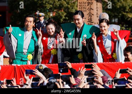 Chiba, Japon. 3 février 2024. (De gauche à droite) les acteurs japonais Goro Kishitani, Yuriko Yoshitaka, Tasuku Emoto et Yoh Yoshida posent pour les caméras pendant le festival Setsubun au temple Naritasan Shinshoji dans le centre de Narita. Le festival annuel a lieu au temple Naritasan Shinshoji avec des célébrités japonaises et des lutteurs de sumo jetant du soja au peuple pour repousser les mauvais esprits et inviter la bonne fortune. (Image de crédit : © Rodrigo Reyes Marin/ZUMA Press Wire) USAGE ÉDITORIAL SEULEMENT! Non destiné à UN USAGE commercial ! Banque D'Images