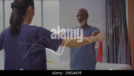 Image du brin d'adn et des nombres sur le médecin féminin biracial avec patient masculin Banque D'Images