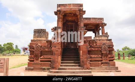 INDE, RAJASTHAN, JODHPUR, juillet 2023, vue de face du temple de Harihara, Groupe de temples Osian, Osian. Banque D'Images