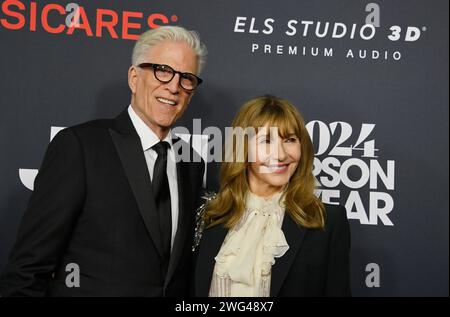 Los Angeles, États-Unis. 02 février 2024. L'acteur Ted Danson et son épouse l'actrice Mary Steenburgen assistent au gala de la personnalité de l'année MusiCares 2024 en l'honneur de Jon bon Jovi au Los Angels Convention Center le vendredi 2 février 2024 à Los Angeles, en Californie. Photo de Jim Ruymen/UPI crédit : UPI/Alamy Live News Banque D'Images