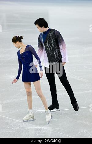 Shanghai, Chine. 03 février 2024. Yuchen WANG & Lei ZHU (CHN), lors du Patinage libre par paires, lors des Championnats de patinage artistique des quatre continents de l'ISU 2024, au SPD Bank Oriental Sports Center, le 3 février 2024 à Shanghai, en Chine. (Photo de Raniero Corbelletti/AFLO) crédit : AFLO Co. Ltd./Alamy Live News Banque D'Images