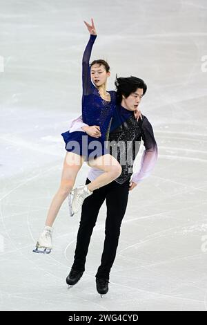 Shanghai, Chine. 03 février 2024. Yuchen WANG & Lei ZHU (CHN), lors du Patinage libre par paires, lors des Championnats de patinage artistique des quatre continents de l'ISU 2024, au SPD Bank Oriental Sports Center, le 3 février 2024 à Shanghai, en Chine. (Photo de Raniero Corbelletti/AFLO) crédit : AFLO Co. Ltd./Alamy Live News Banque D'Images