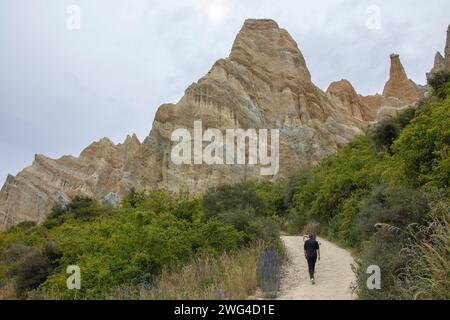 Les Clay Cliffs sont un spectacle saisissant - de hauts pinacles séparés par des ravins étroits. Banque D'Images