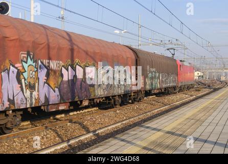 La proposition vise à encourager le transfert du transport de marchandises vers le système ferroviaire, par rapport au transport routier, afin de réduire l'impact sur l'environnement et l'énergie. Crédit : Agence photo indépendante Srl/Alamy Live News Banque D'Images