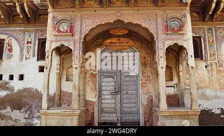 Entrée au Shekhavati Heritage Hub, Dangaych Haveli, Nawalgarh, Rajasthan, Inde. Banque D'Images