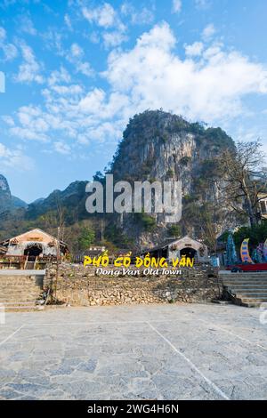 Ha Giang, Vietnam - 12.27.2023 : ville de Dong Van, un village touristique sur la route populaire de Ha Giang Loop dans la province de Ha Giang, Vietnam. Banque D'Images