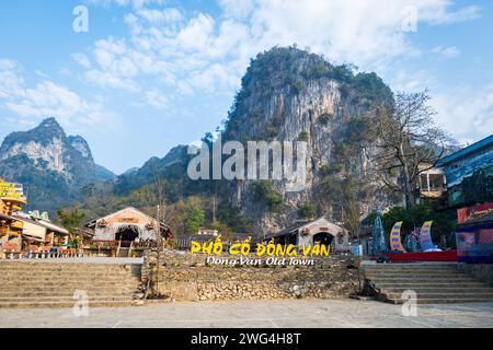 Ha Giang, Vietnam - 12.27.2023 : ville de Dong Van, un village touristique sur la route populaire de Ha Giang Loop dans la province de Ha Giang, Vietnam. Banque D'Images