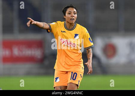 Gia Corley ( TSG 1899 Hoffenheim Frauen ) gestikuliert. GER, MSV Duisburg Frauen vs TSG 1899 Hoffenheim Frauen, Fussball, Bundesliga,12. Spieltag Spielzeit 2023/2024, 02.02.2024 LES RÈGLEMENTS DFL/DFB INTERDISENT TOUTE UTILISATION DE PHOTOGRAPHIES COMME SÉQUENCES D'IMAGES ET/OU QUASI-VIDÉO Foto : Eibner-Pressefoto/Thomas Thienel crédit : dpa Picture alliance/Alamy Live News Banque D'Images