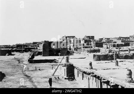 Zuni Pueblo, Nouveau-Mexique, c1927. Vue sur le pueblo. Banque D'Images