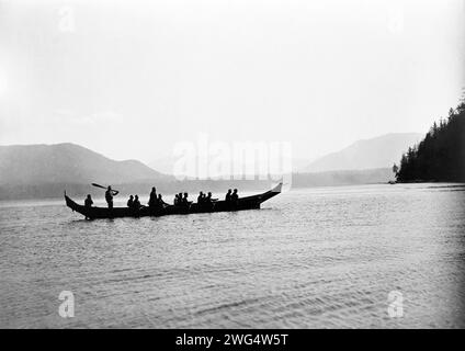 Indiens Kwakiutl en bateau, Colombie-Britannique, c1910. Banque D'Images