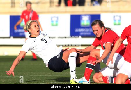 Women's friendly International : Angleterre v Norvège, la Manga, Espagne, 17 janvier 2014. Steph Houghten se ferme pour l'Angleterre Photographie de Tony Henshaw Banque D'Images