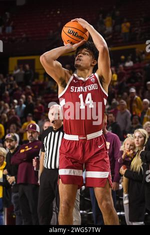 L'attaquant du cardinal de Stanford Spencer Jones (14 ans) tire un trois pointeurs dans la première moitié du match de basket-ball de la NCAA contre Arizona State à Tempe, Ariz Banque D'Images