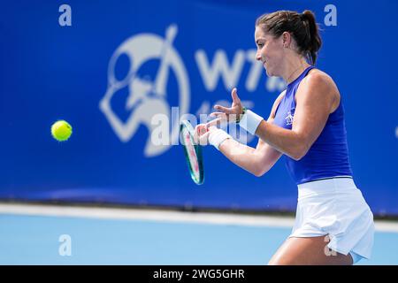 Jodie Burrage de Great Britian en action lors de la manche 32 du tournoi international WTA 125 de Canberra 2024 Banque D'Images