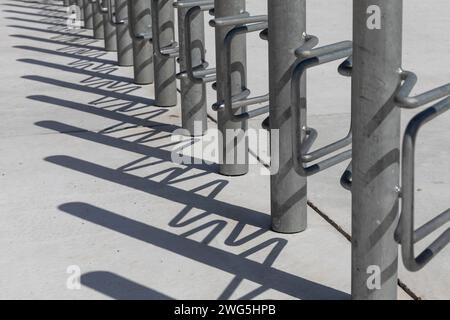 Fahrradständer an der Universität in Kopenhagen *** porte-vélos à l'Université de Copenhague Banque D'Images